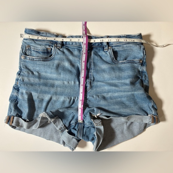 American Eagle Light Cuffed Denim Mom Shorts - Picture 3 of 7